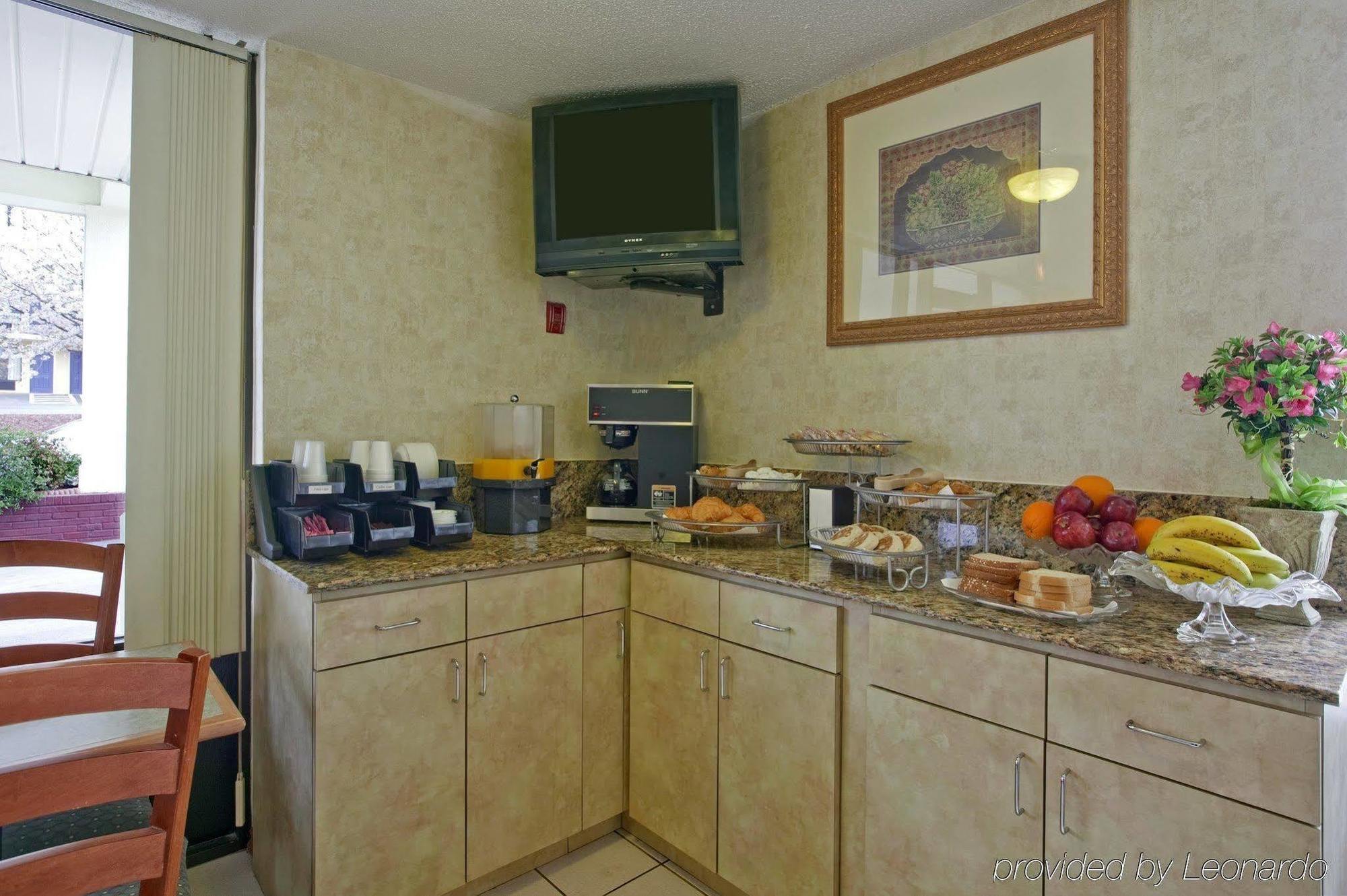 My Home & Suites Covington Restoran foto